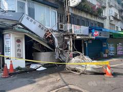 
      
      77 people trapped, 700 injured across Taiwan after earthquake
      
      