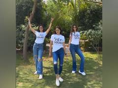 
      
      Shilpa Shetty grooves to Himmatwala song with sister Shamita
      
      