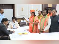 
      
      BJP leader Navneet Rana files nomination papers from Amravati
      
      