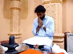 
      
      Mumbai Indians skipper Hardik offers prayer at Somnath Temple
      
      