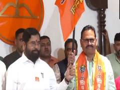 
      
      LS Polls: Former Maharashtra minister Gholap joins Shiv Sena 
      
      