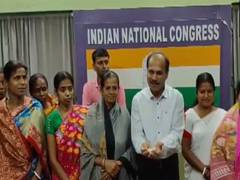 
      
      Women from Murshidabad extend support to Adhir Ranjan Chowdhury
      
      