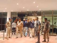 
      
      Salman Khan lands in Jamnagar for Anant Ambani's birthday bash
      
      
