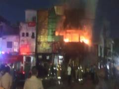 
      
      UP: Fire breaks out at restaurant in Aligarh, one injured
      
      
