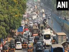
      
      Traffic congestion on Navi Mumbai-Thane Belapur road 
      
      
