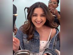 
      
      Parineeti's vanity van serenade
      
      