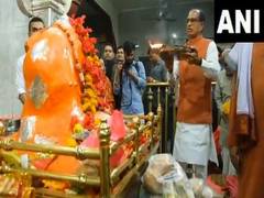 
      
      MP: Shivraj offers prayers at Vindhyawasini Mata Temple 
      
      