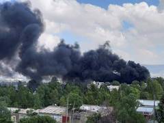 
      
      Myanmar soldiers retreat to Thai border bridge 
      
      