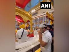 
      
      Delhi: Rahul Gandhi pays obeisance at Gurdwara Rakab Ganj Sahib 
      
      
