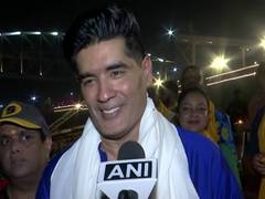 
      
      Manish Malhotra performs Ganga Aarti 
      
      