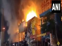 
      
      Fire breaks out at restaurant in West Bengal's Chinar Park
      
      