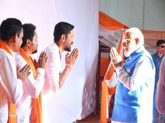
      
      Karnataka: PM Modi accorded warm welcome by Arun Yogiraj
      
      