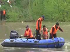 
      
      Boat capsizes in Jhelum in J-K’s Ganderbal
      
      