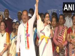 
      
      West Bengal CM Mamata Banerjee holds roadshow in Siliguri
      
      