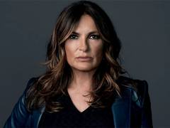 
      
      Mariska Hargitay helps lost child who mistook her for real cop 
      
      