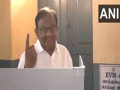 
      
      Congress leader P Chidambaram casts his vote in Sivaganga
      
      
