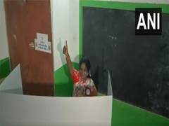 
      
      BJP' South Chennai candidate Tamilisai Soundrajan casts her vote
      
      