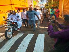 
      
      Puducherry CM Rangasamy rides bike to reach polling booth
      
      