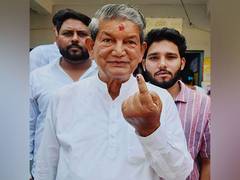 
      
      Congress leader Harish Rawat casts vote in Dehradun 
      
      