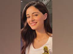 
      
      Ananya Panday cheers for KKR as they lock horns with RCB
      
      
