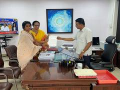 
      
      Madhavi Latha files complaint against AIMIM's Asaduddin Owaisi 
      
      