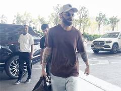 
      
      Virat Kohli spotted at Mumbai airport
      
      