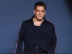 
      
      Salman Khan arrives in style at 'Heeramandi' screening 
      
      