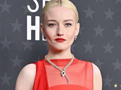
      
      Julia Garner to star in 'Weapons'
      
      