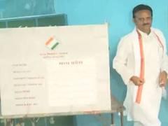 
      
      MP Deputy CM Rajendra Shukla casts vote in Rewa
      
      