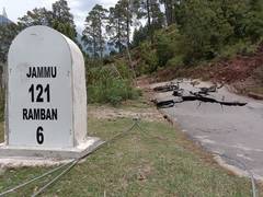 
      
      J-K: Over 30 houses damaged, 60,000 people affected by landslide 
      
      