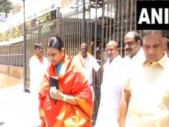 
      
      Tamil Nadu CM's wife offers prayers at Tirumala temple
      
      