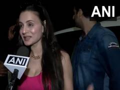 
      
      IPL: Ameesha Patel attends DC vs MI match
      
      