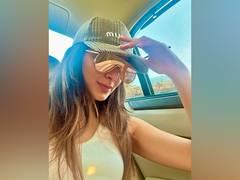 
      
      Kiara Advani's sun-kissed selfie leaves fans in awe
      
      