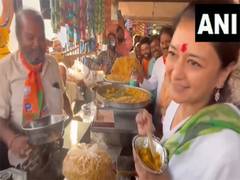 
      
      Priyadarshini Raje Scindia campaigns in Shivpuri’s Kolaras Market
      
      