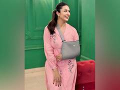 
      
      Divyanka Tripathi Dahiya steps out after arm surgery
      
      