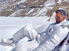 
      
      Suniel Shetty unveils his new look from next project
      
      