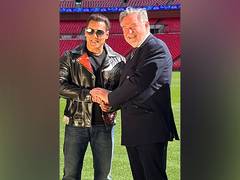 
      
      Salman Khan poses with UK MP Barry Gardiner
      
      