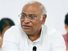 
      
      Kharge highlights Congress' 5 guarantees to ensure labour justice
      
      