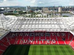 
      
      Manchester United CEO, CFO to step down at season-end
      
      