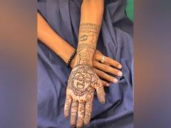 
      
      Ahmedabad youngsters use mehendi to muster momentum for voting
      
      