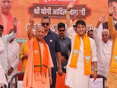 
      
      UP CM Yogi Adityanath campaigns for Jyotiraditya Scindia
      
      