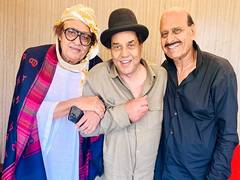 
      
      Dharmendra poses with his ‘yaar purane’ Ranjeet, Avtar Gill
      
      