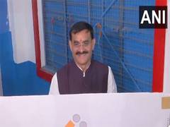 
      
      BJP Khajuraho candidate VD Sharma cast vote in Bhopal 
      
      