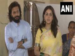 
      
      Riteish Deshmukh, Genelia Deshmukh cast their vote in Latur
      
      