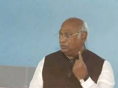 
      
      Mallikarjun Kharge, his son Priyank Kharge cast votes
      
      