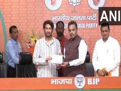 
      
      Actor Shekhar Suman joins BJP
      
      