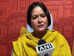 
      
      Indore BJP Councillor tear off NOTA posters 
      
      
