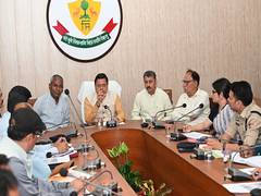 
      
      Uttarakhand CM Dhami holds review meeting to combat forest fires
      
      