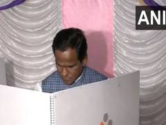 
      
      Raosaheb Patil Danve cast vote in Maharashtra's Jalna 
      
      