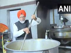 
      
      Bihar: PM Modi performs 'seva' at Gurudwara Patna Sahib
      
      